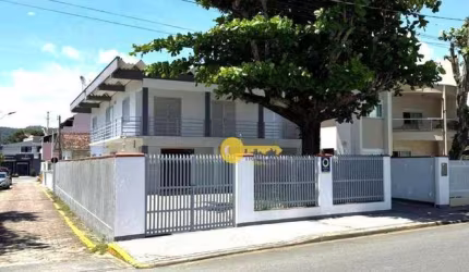 Sobrado Frente Mar com 5 suítes na Penha
