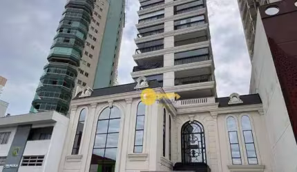 Apartamento com 4 suítes no Centro