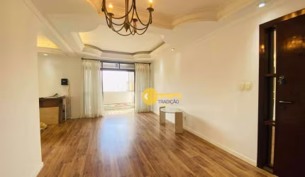 APARTAMENTO COM 1 SUÍTE + 2 DORMITÓRIOS NO CENTRO