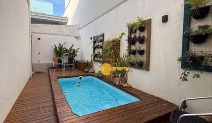AMPLA CASA NO CENTRO, COM A PARTE DA FRENTE ADAPTADA PARA FINS COMERCIAIS