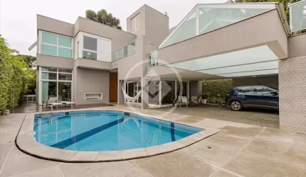 Se Surpreenda com esta Belíssima Casa em Condomínio Fechado, para você que busca Conforto, Segurança e muita área Verde para desfrutar da Natureza com sua família. codigo: 22872