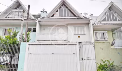 Sobrado Triplex no Santa Quitéria com 3 quartos e 2 vagas próximo a Arthur Bernardes codigo: 108110