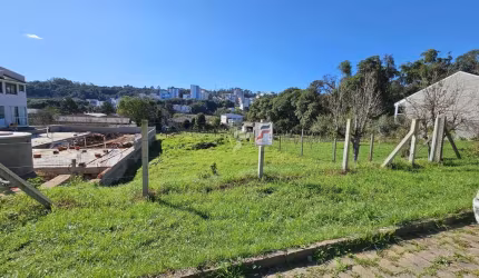 Terreno à venda na Rua Padre Milton Valentim Gasparin, 38, Nossa Senhora da Saúde, Caxias do Sul por R$ 280.000