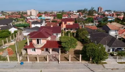 Sobrado com 2 terrenos em maravilhosa localização
