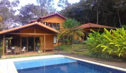 LINDA CASA DE CAMPO A VENDA NA REGIÃO DE BRUMADINHO - MG