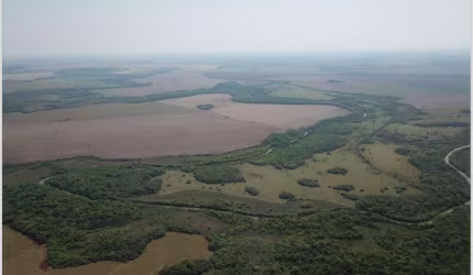 Fazenda de lavoura as margens do rio em Maracaju-MS