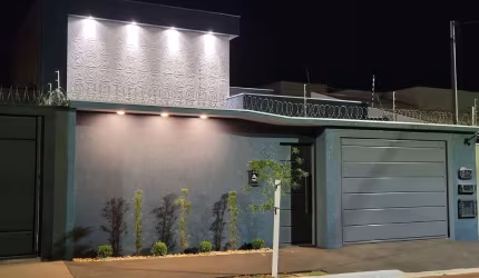 Linda casa com piscina no Jardim das Nações
