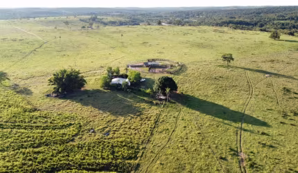 FAZENDA DUPLA APTIDÃO COM ÁREA TOTAL DE 700 HECTARES EM CAMAPUÃ