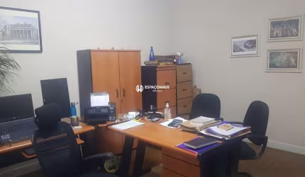 Sala comercial para alugar na Rua Pedro de Toledo, Centro, Indaiatuba por R$ 1.600