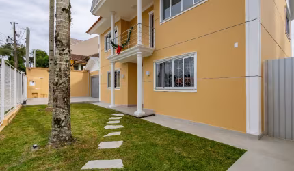 Sobrado com Ático à Venda – 228m² – Bairro Mercês – Curitiba/PR