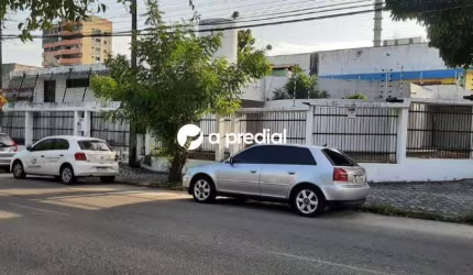 Excelente casa terreno com 660m² arejada, iluminação natural, com jardim inverno