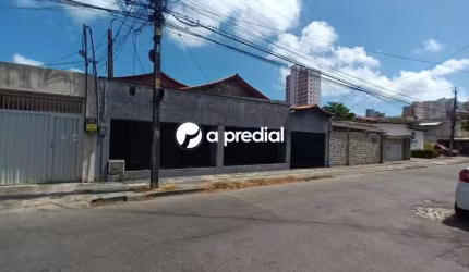 Excelente casa comercial plana, otima para clinicas e afins.