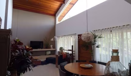 Casa 4 dormitórios em Condomínio em Atibaia, SP