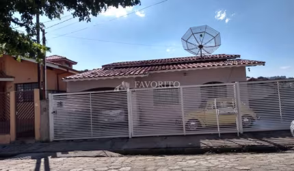 Casa 5 dormitórios em Piracaia, SP