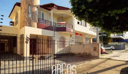 Casa com 3 quartos na Avenida Barão de Maruim, Centro
