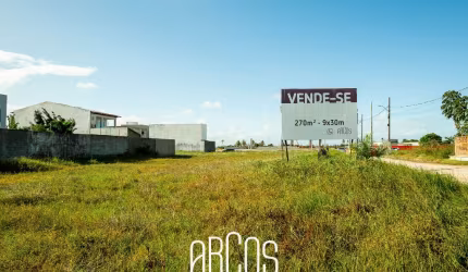 Lotes de 240 m², localizados na Aruana