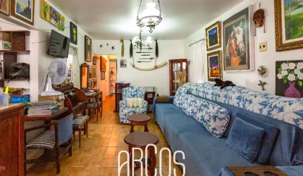 Casa na Atalaia, com 5 quartos sendo 2 suítes, 260m²