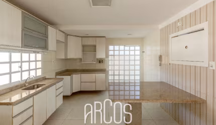 Casa no Inácio Barbosa, 350m², 3 quartos. Próxima ao Colégio Módulo