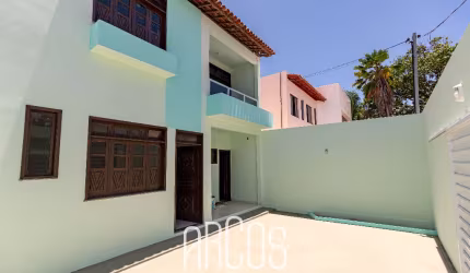 Casa na Atalaia, duplex com 2 suítes, a 100m da praia