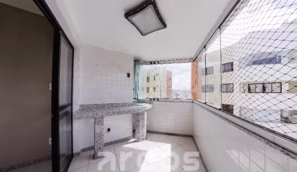 Residencial Gran Farol, Apartamento na Coroa do Meio com ¾ sendo 1 suíte, 100m² e varanda