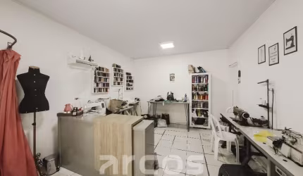 Casa com dois pontos comerciais na Farolândia, 215m². Ponto Comercial no Augusto Franco