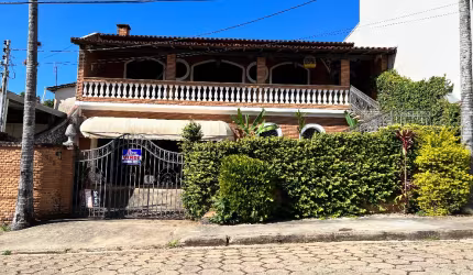 Excelente casa a venda em Jacutinga-MG
