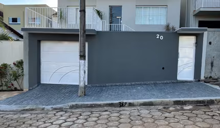 Linda casa a venda no Centro de Jacutinga-MG