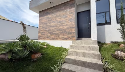 Linda casa a venda em Jacutinga-MG