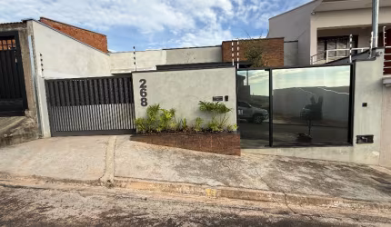 Linda casa a venda em Jacutinga-MG