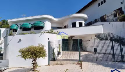 Casa para venda com 4 dormitórios seno 1 suíte, 4 vagas de garagem,  391M², no bairro Parque dos Pr