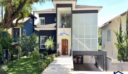 Casa à venda de 450M², 4 Dormitórios, 4 Suites, energia  fotovoltaica, 3 vagas, no Condomínio Tarum