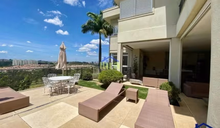 Belíssima casa à venda de 1050M², 5 Suítes, sendo 4 com closet, elevador, piscina aquecida, 10 Vaga