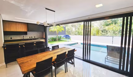 Casa á venda no Residencial 3, 6 suítes climatizadas, todas com closet, mobiliada, piscina, 4 vagas