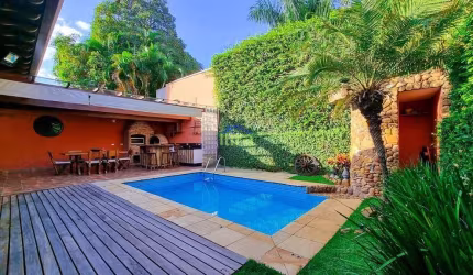 Casa térrea à venda de 394M² com  3 dormitórios sendo 2 Suites com closet, 6 vagas no  Residencial