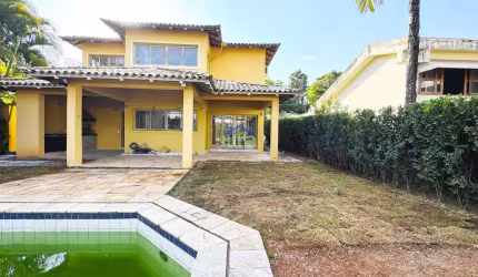 Casa para locação e venda de 560M²,  4 dormitórios, 2  suítes com closet e 4 vagas de garagem, no R