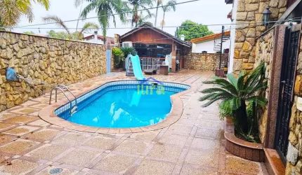 Casa à venda de esquina com 670M², 4 dormitórios, 4 suítes, closet e 4 vagas no Residencial Dois, A