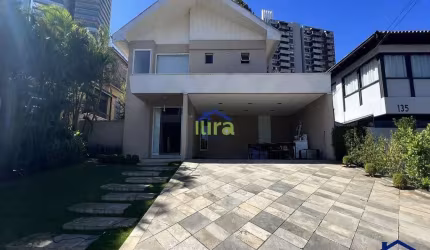 Casa à Venda de 560M², 4 dormitórios, 2 suítes, Piscina e 6 vagas no Residencial 2 Alphaville, Baru