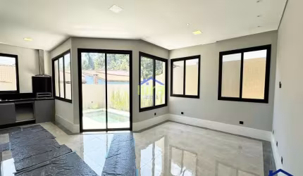 Casa à venda 360M², 4 dormitórios, 4 suítes, piscina e lazer integrado no Condomínio Valville 2 em