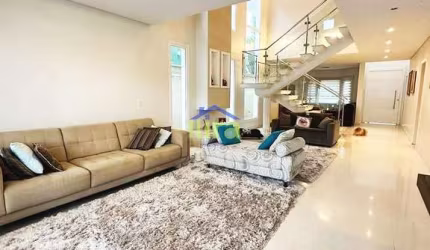 Casa à venda de 360M², 3 suítes, 4 vagas, área gourmet fantástica no Condomínio Valville 1, Santana