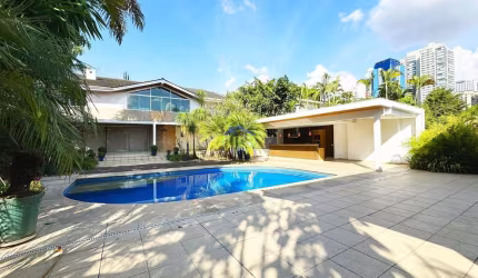 Casa de esquina à venda de 1358M², 4 Dormitórios, 4 suítes, espaço gourmet espetacular,dois terreno