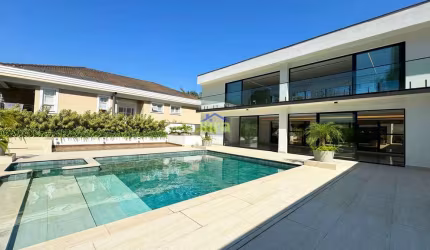 Casa Nova à venda de 1120M², 4 dormitórios, 4 suites, espaço para closet, piscina, fire pit,  6 vag