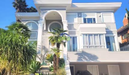 Belíssima casa de esquina à venda de 780M², 4 suítes, sala de cinema, aspiração central, 9 vagas, n