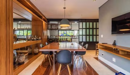 Casa à venda de 1721M², 4 Suites, área gourmet diferenciada, pergolado, parreira e 500M² só de pais