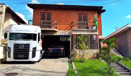 Casa à venda de 360M², 3 Dormitórios, 3 suítes, 4 vagas, no Residencial 9, Alphaville, Santana de P
