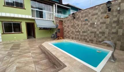 Casa com 02 suítes para alugar, 110 m² por R$ 3.009/mês - Jardim Mariléa - Rio das Ostras/RJ