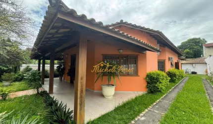 Casarão em amplo lote único com 3 dormitórios à venda, 285 m² por R$ 1.700.000 - Extensão do Bosque - Rio das Ostras/RJ