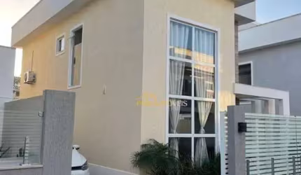 Oportunidade! Casa de Alto Padrão em Condomínio com 3 dormitórios à venda, 139 m² por R$ 840.000 Extensão do Bosque Rio das Ostras