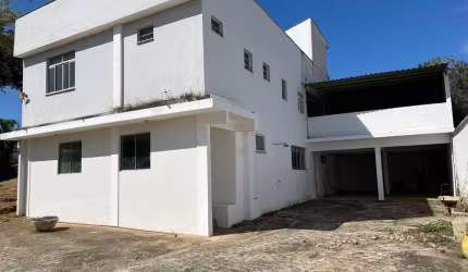 Ponto comercial, de 10.000m2 com escritórios, refeitório, banheiros, na rodovia Rio das Ostras/ Macaé. Rj.