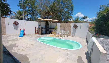 Proprietade de 800m2, com pes frutiferos, criação de galinhas de granja, peixes, com piscina, área gourmet/ canta galo/ Rio das Ostras/ RJ