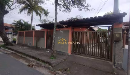 Casa línear 3 quartos, 165m2 no centro da cidade Rio das Ostras. Garagem para 3 carros e quintal.